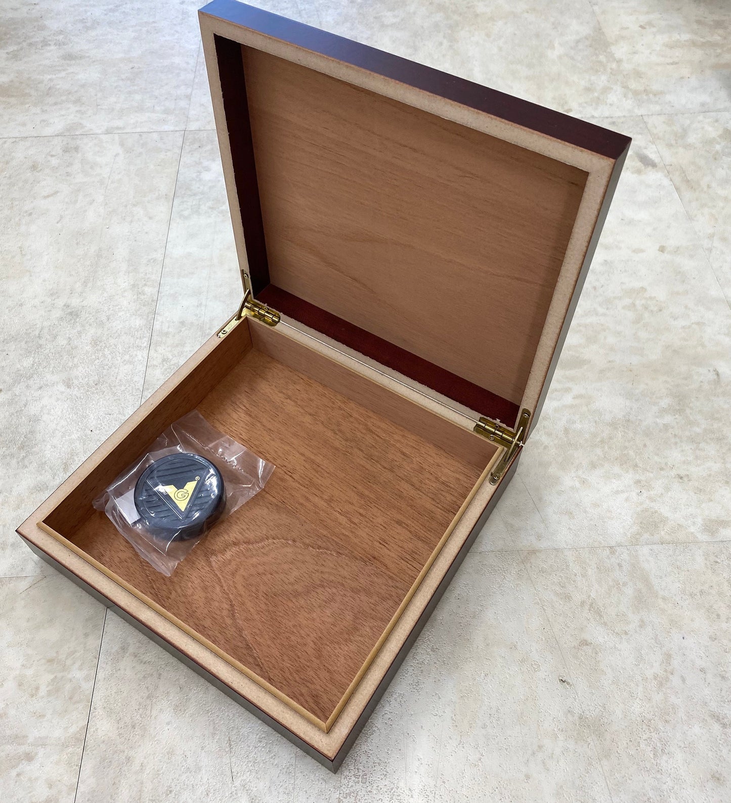 Custom Cigar Box Humidor, Personalized Humidor for Cigars Lover Gift Box, Engraved Gift Box Gold Monogram Custom Name, Desktop Humidor